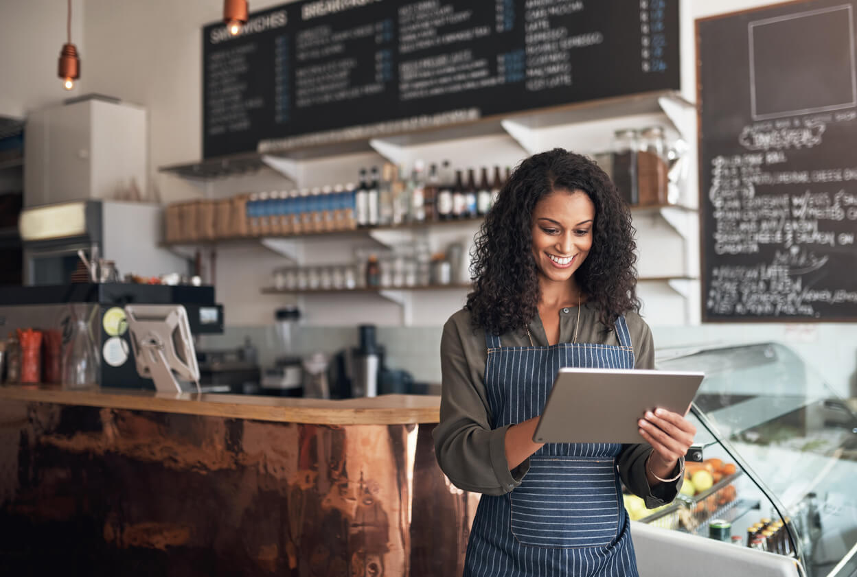 woman in coffee shop effective email marketing